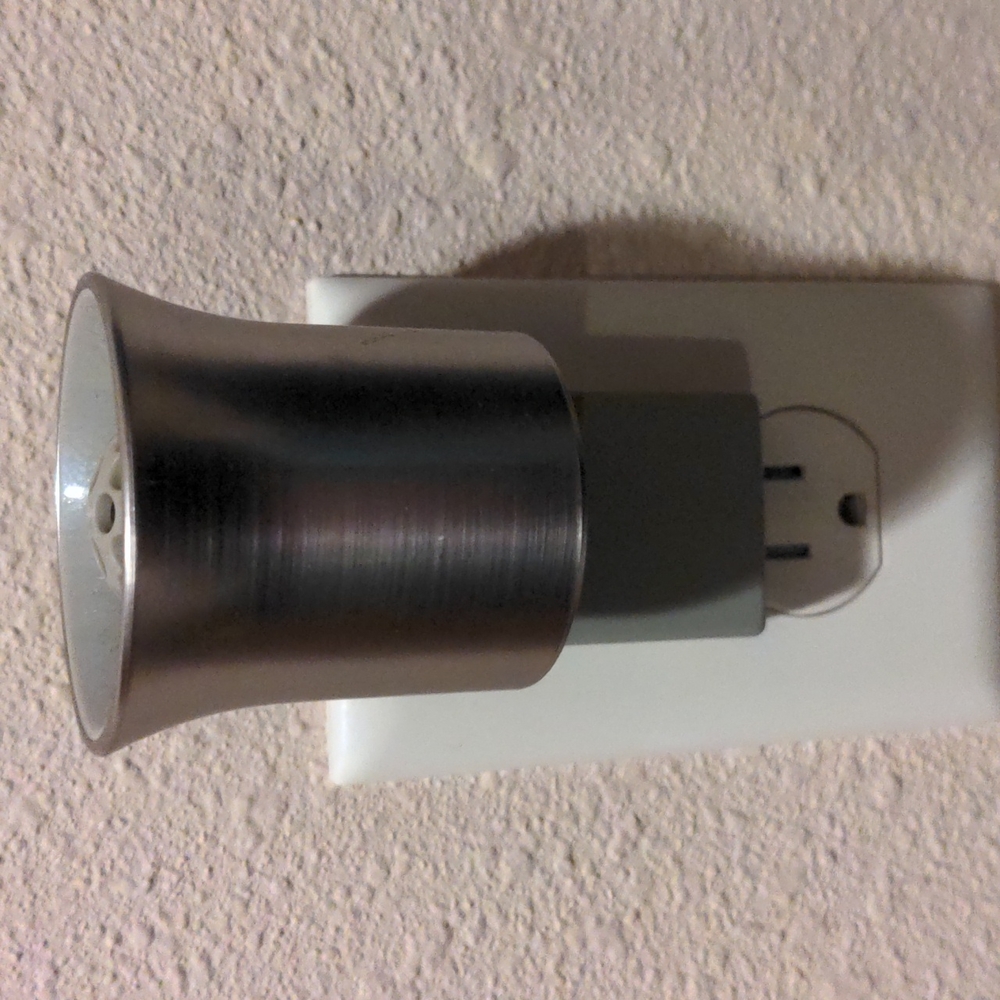 Wallflower Plug in
